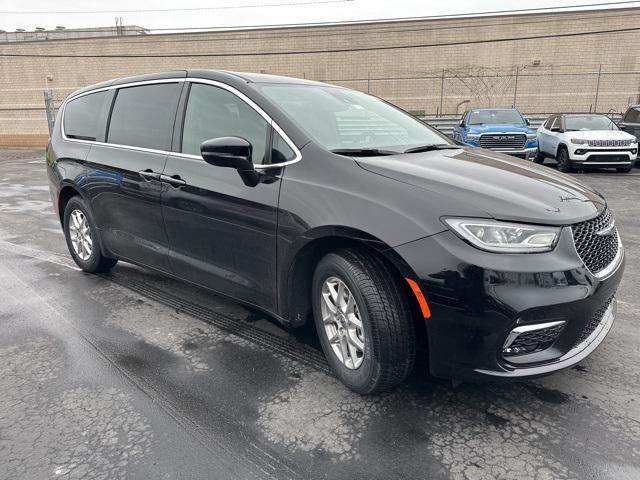 new 2025 Chrysler Pacifica car, priced at $40,276