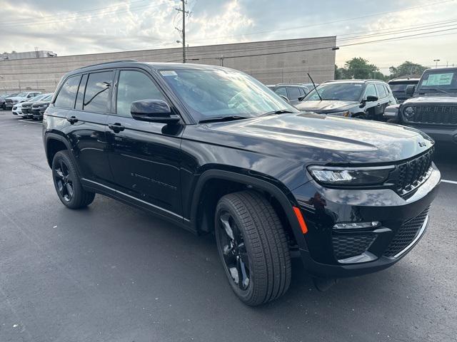 new 2025 Jeep Grand Cherokee car, priced at $49,142