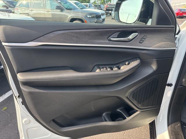 new 2025 Jeep Grand Cherokee car, priced at $42,441