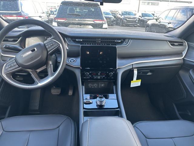 new 2025 Jeep Grand Cherokee car, priced at $44,389