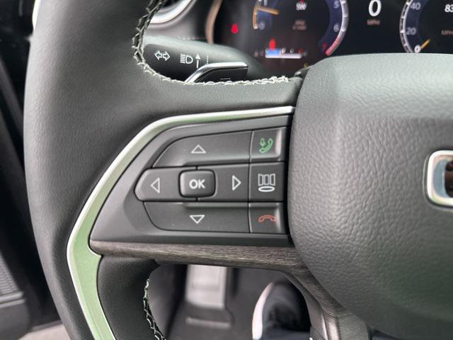 new 2025 Jeep Grand Cherokee car, priced at $49,142