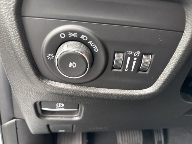 new 2025 Jeep Grand Cherokee L car, priced at $45,999