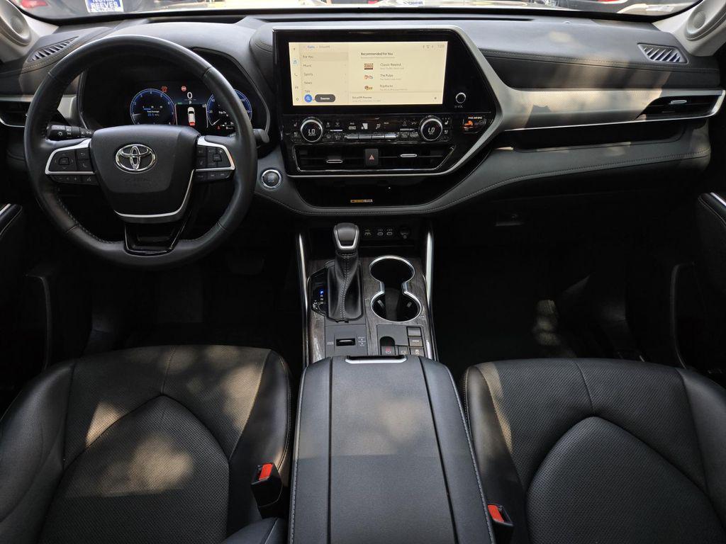 used 2023 Toyota Highlander car, priced at $41,900