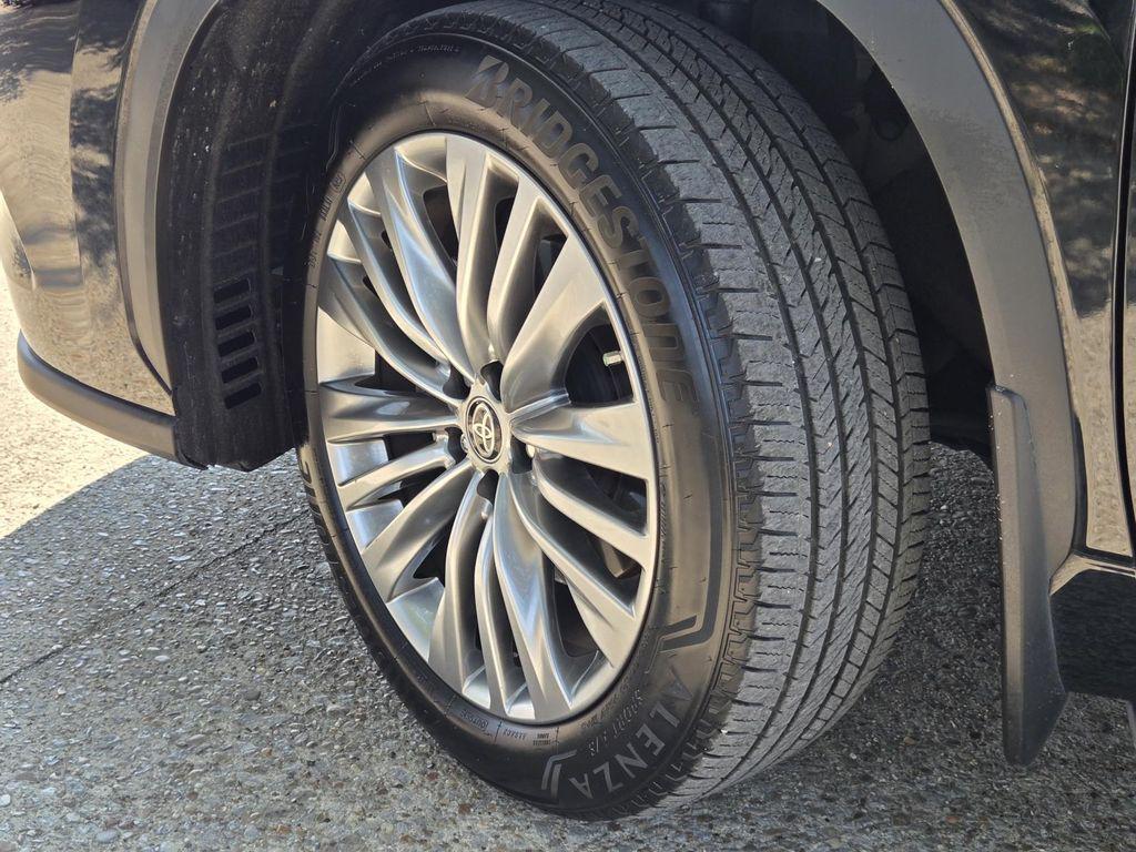 used 2023 Toyota Highlander car, priced at $41,900