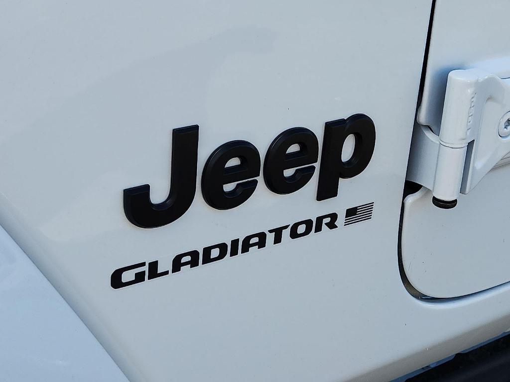 new 2025 Jeep Gladiator car, priced at $43,223
