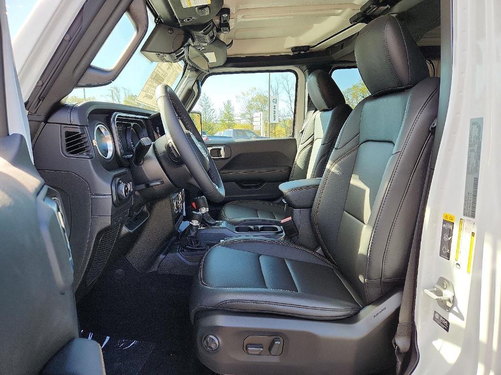 new 2025 Jeep Gladiator car, priced at $43,223