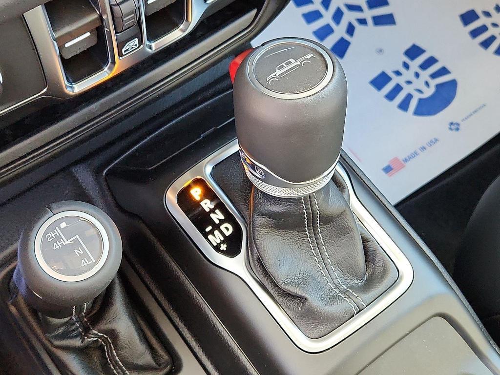 new 2025 Jeep Gladiator car, priced at $43,223