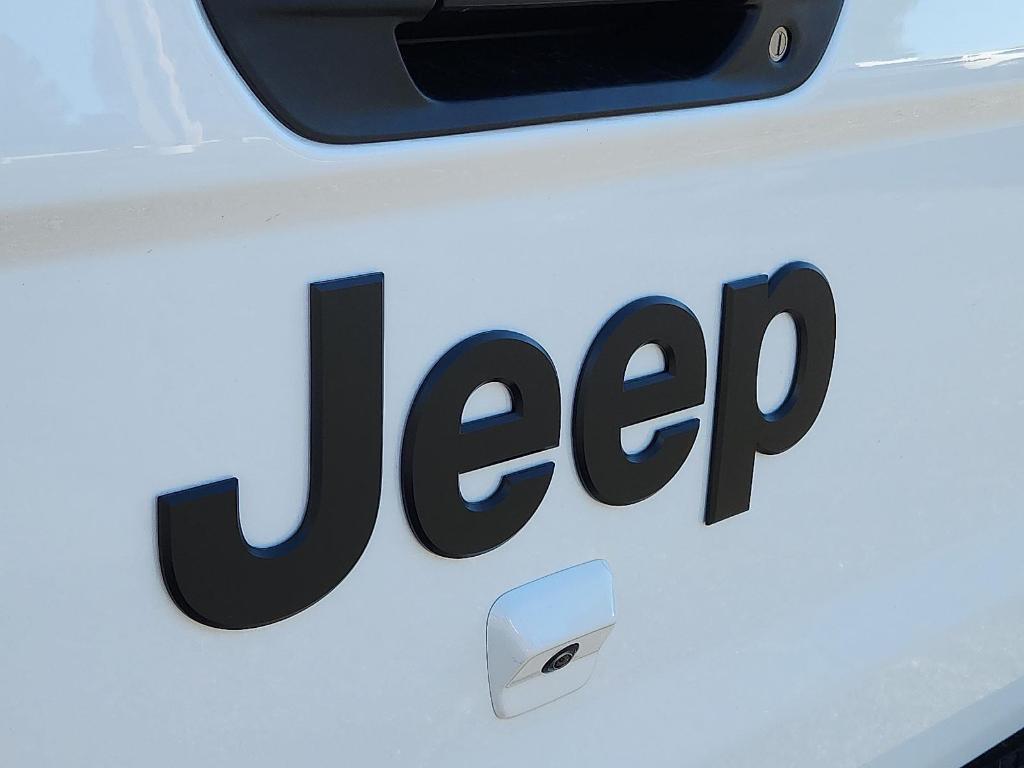 new 2025 Jeep Gladiator car, priced at $43,223