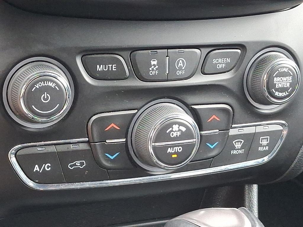 used 2022 Jeep Cherokee car, priced at $24,295