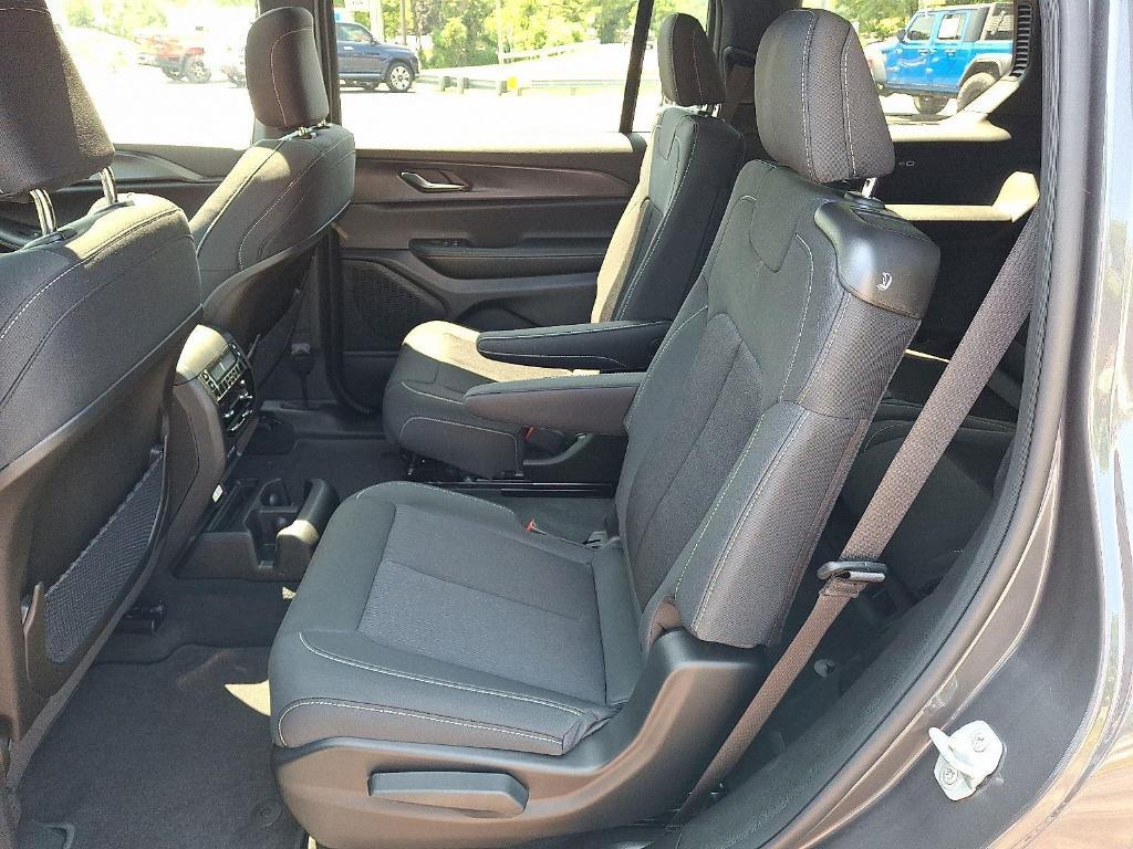 new 2025 Jeep Grand Cherokee L car, priced at $40,018