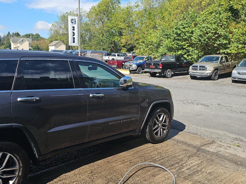 used 2017 Jeep Grand Cherokee car, priced at $15,995