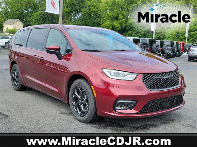 new 2023 Chrysler Pacifica Hybrid car, priced at $46,325