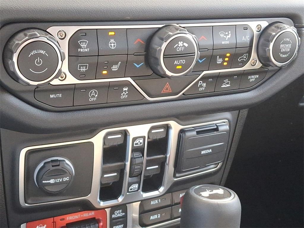 new 2025 Jeep Wrangler car, priced at $70,155