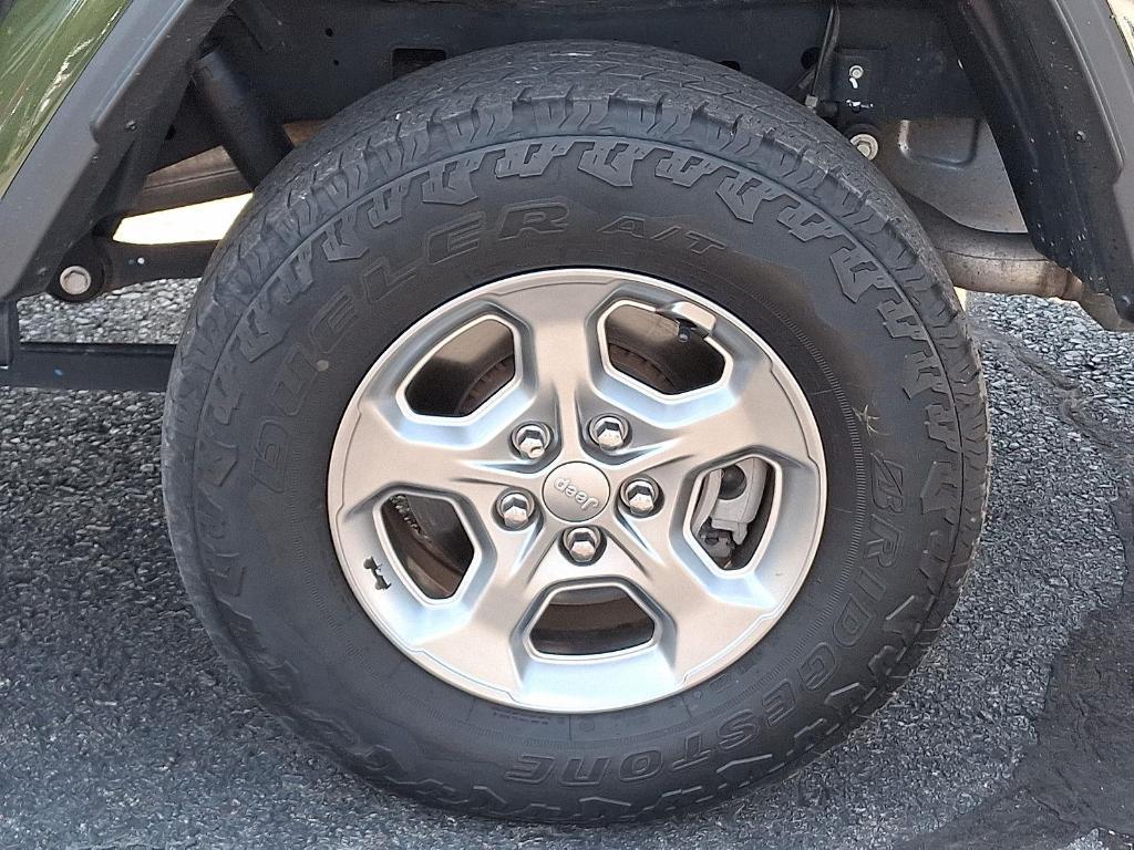 used 2021 Jeep Gladiator car, priced at $31,399