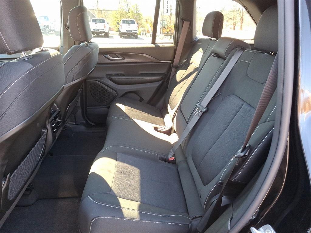 new 2025 Jeep Grand Cherokee car, priced at $38,469