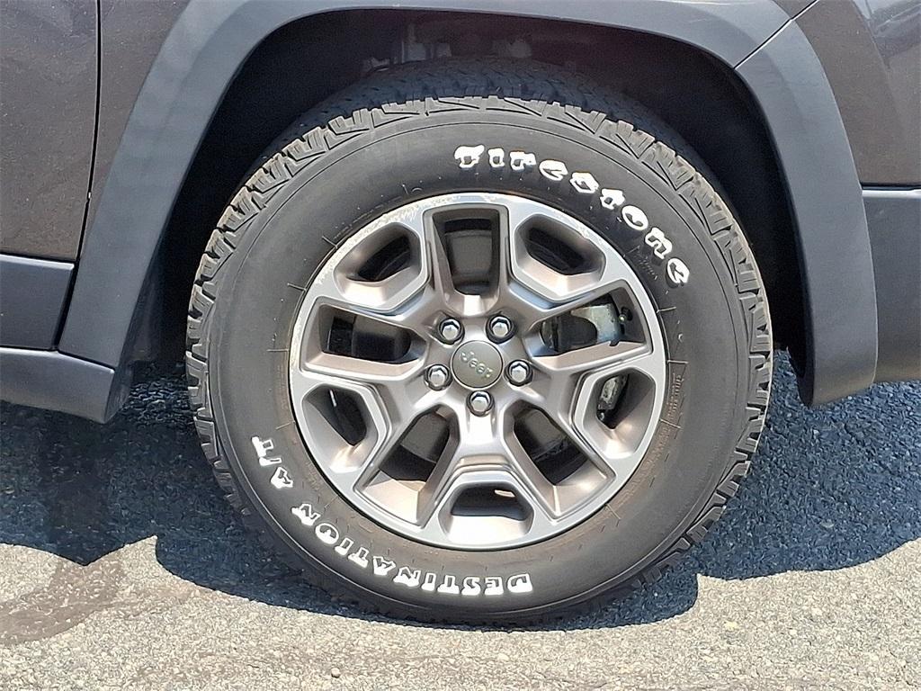 used 2022 Jeep Cherokee car, priced at $24,995