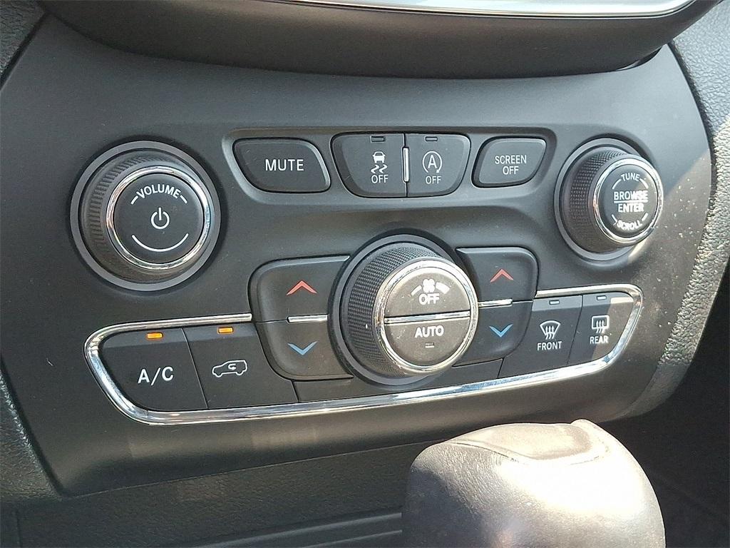 used 2022 Jeep Cherokee car, priced at $24,995