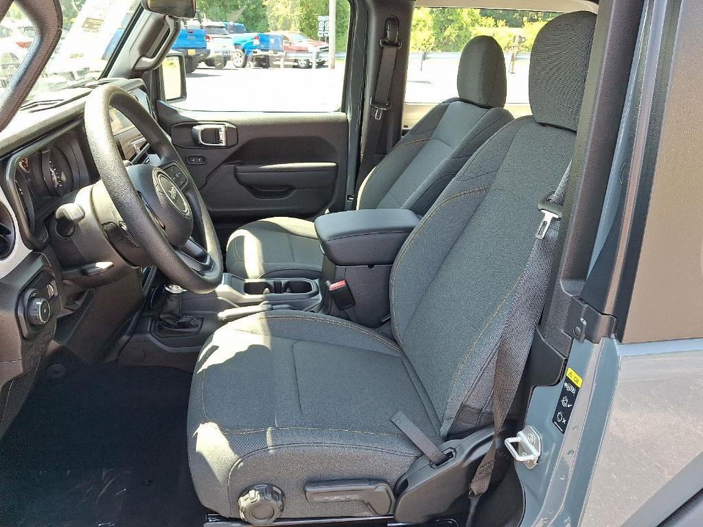 new 2025 Jeep Wrangler car, priced at $34,168