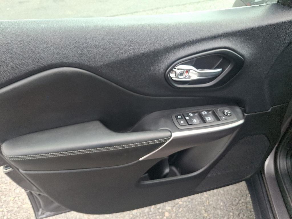 used 2022 Jeep Cherokee car, priced at $21,580
