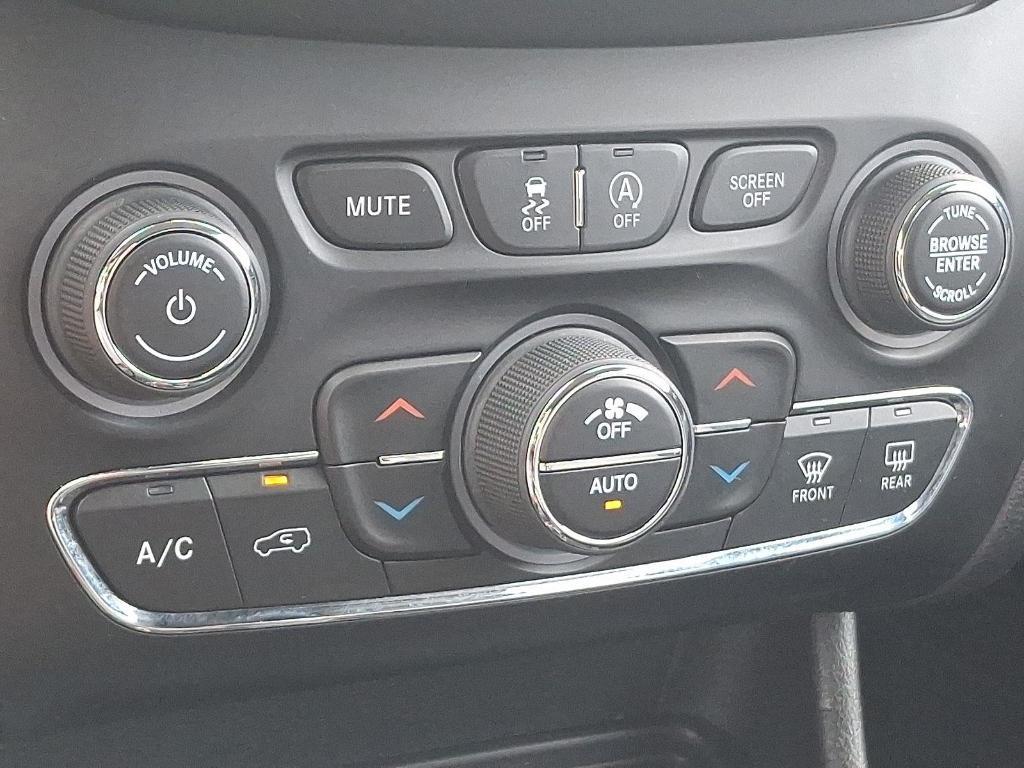used 2022 Jeep Cherokee car, priced at $21,580