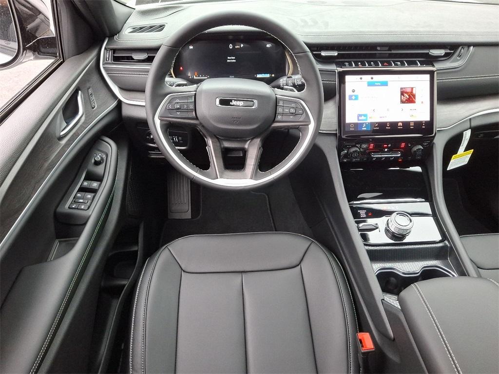 new 2025 Jeep Grand Cherokee car, priced at $49,925