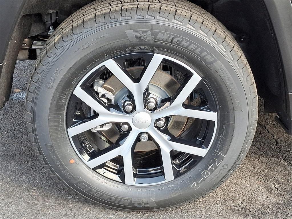 new 2025 Jeep Grand Cherokee car, priced at $44,308