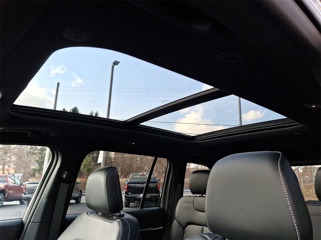new 2025 Jeep Grand Cherokee car, priced at $44,308