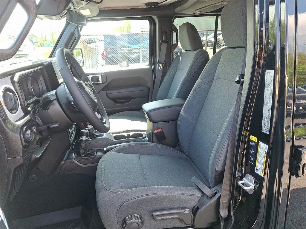new 2025 Jeep Wrangler car, priced at $45,086