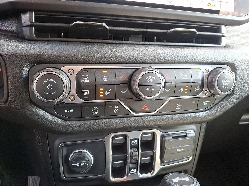 new 2025 Jeep Wrangler car, priced at $45,086