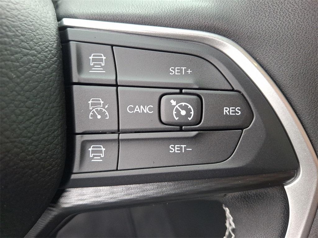 new 2025 Jeep Grand Cherokee car, priced at $43,046