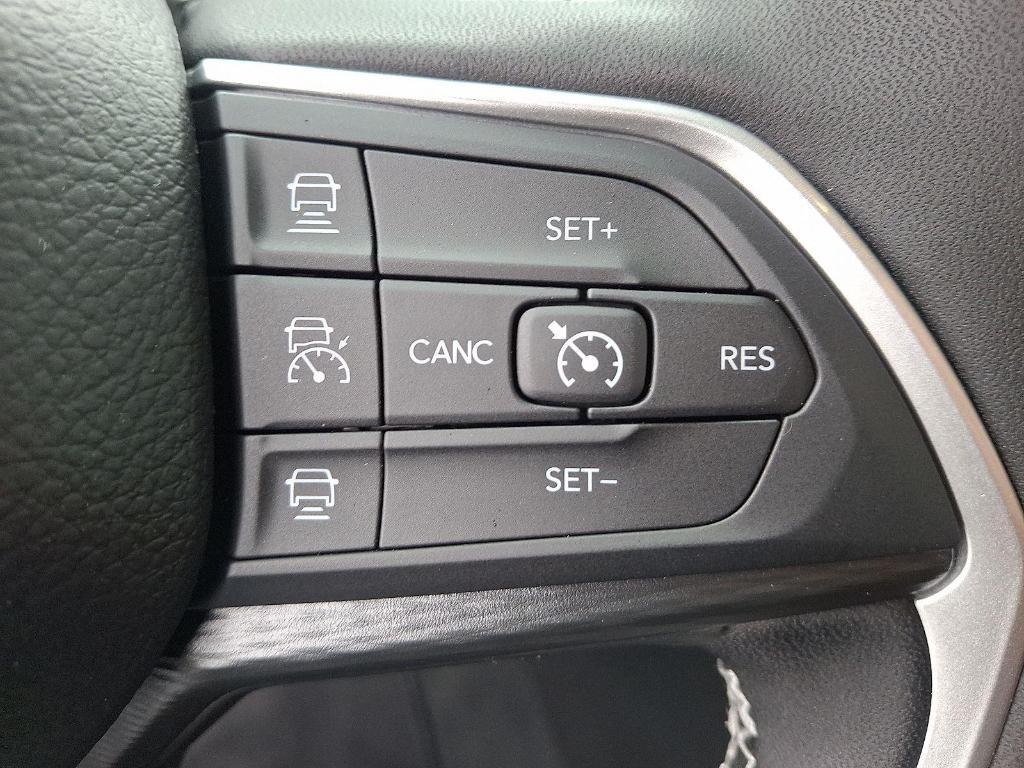 new 2025 Jeep Grand Cherokee car, priced at $42,316