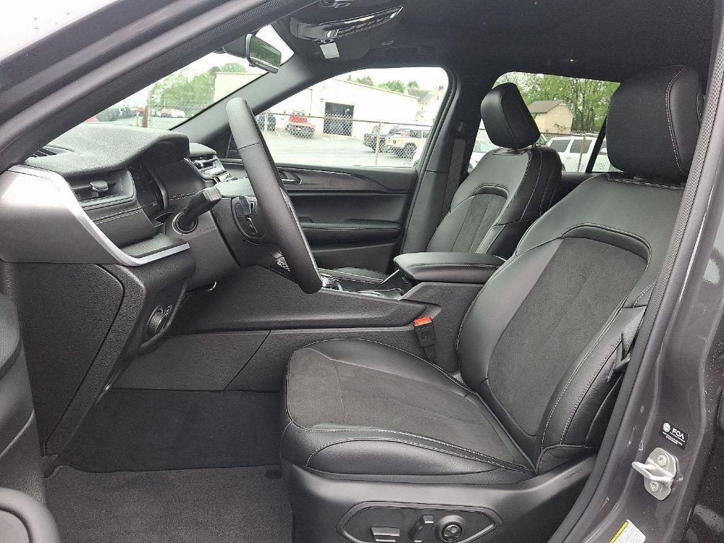 new 2025 Jeep Grand Cherokee car, priced at $42,316