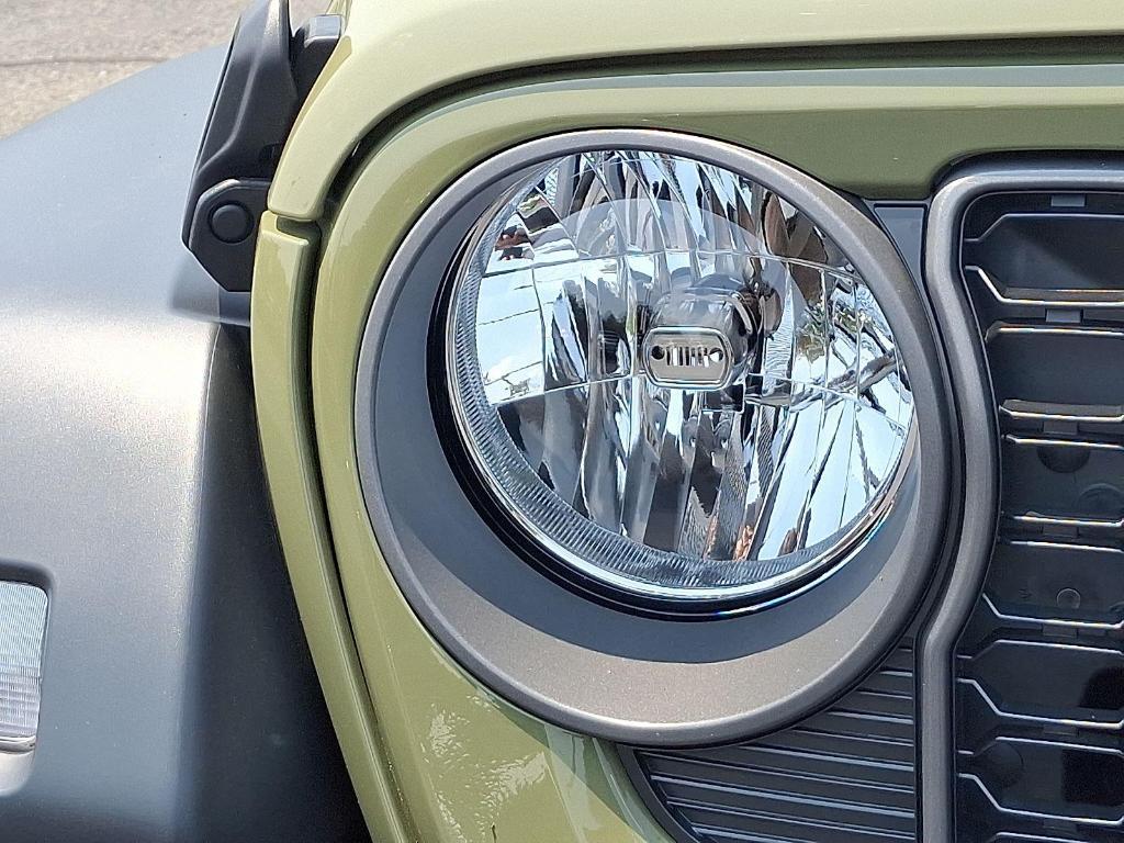 new 2025 Jeep Wrangler car, priced at $47,621