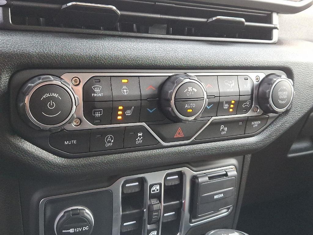 new 2025 Jeep Wrangler car, priced at $47,621