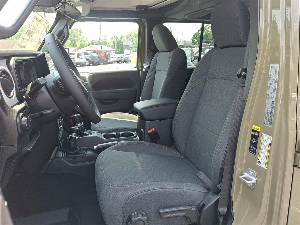 new 2025 Jeep Wrangler car, priced at $47,762