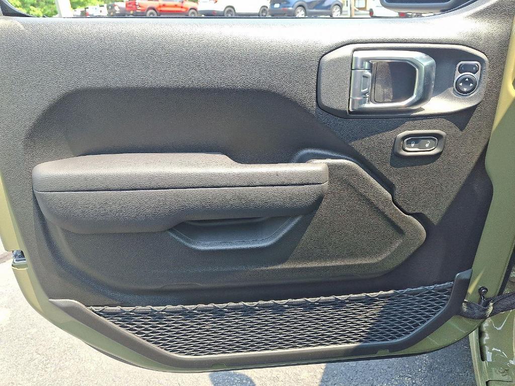new 2025 Jeep Wrangler car, priced at $47,621