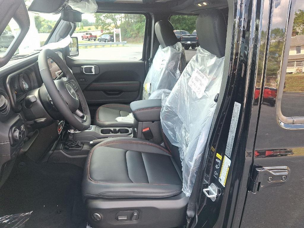 new 2025 Jeep Wrangler car, priced at $55,899