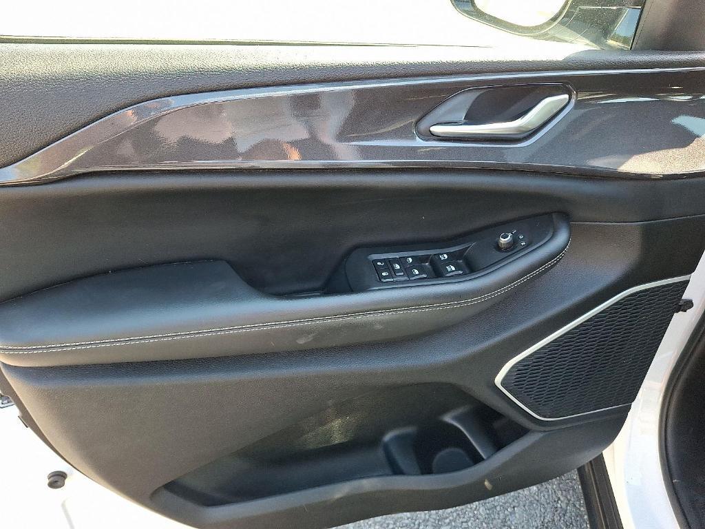 used 2023 Jeep Grand Cherokee L car, priced at $32,995