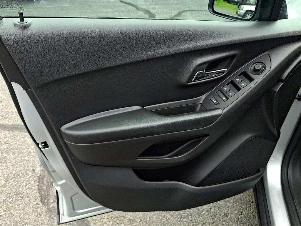 used 2022 Chevrolet Trax car, priced at $18,931