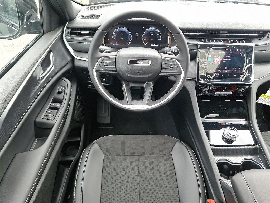 new 2025 Jeep Grand Cherokee car, priced at $43,586