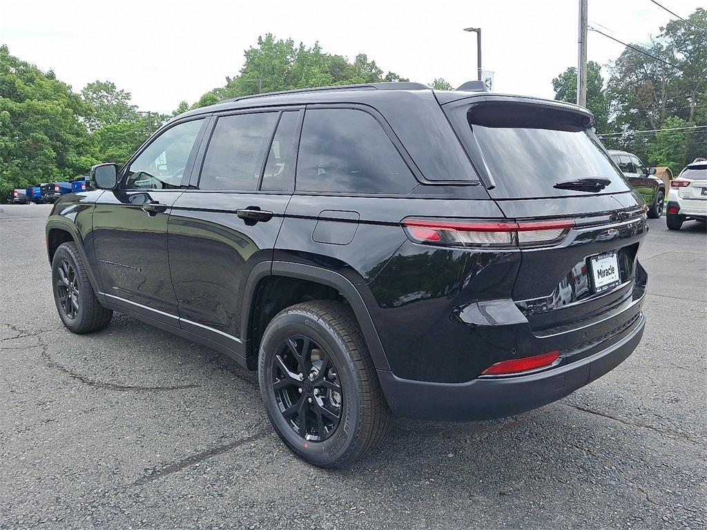 new 2025 Jeep Grand Cherokee car, priced at $43,586