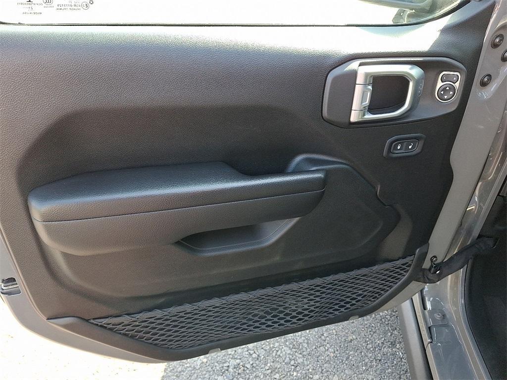 used 2021 Jeep Gladiator car, priced at $31,423