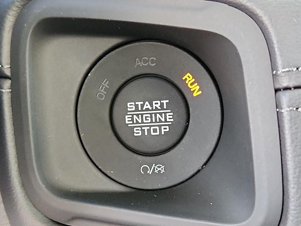 new 2025 Jeep Gladiator car, priced at $44,259