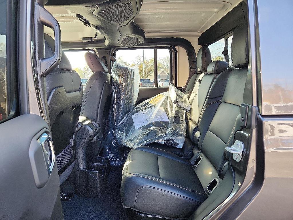 new 2025 Jeep Gladiator car, priced at $44,259