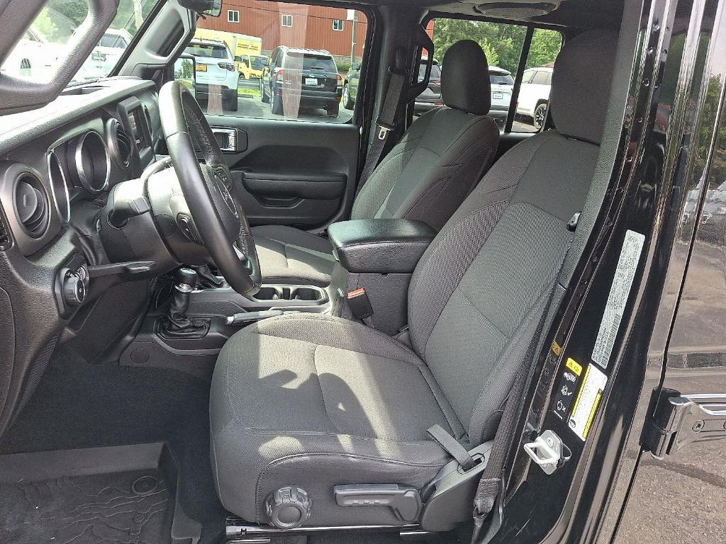 used 2022 Jeep Wrangler Unlimited car, priced at $31,558
