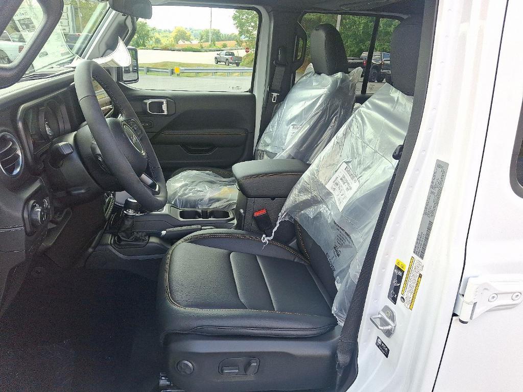 new 2025 Jeep Gladiator car, priced at $41,723