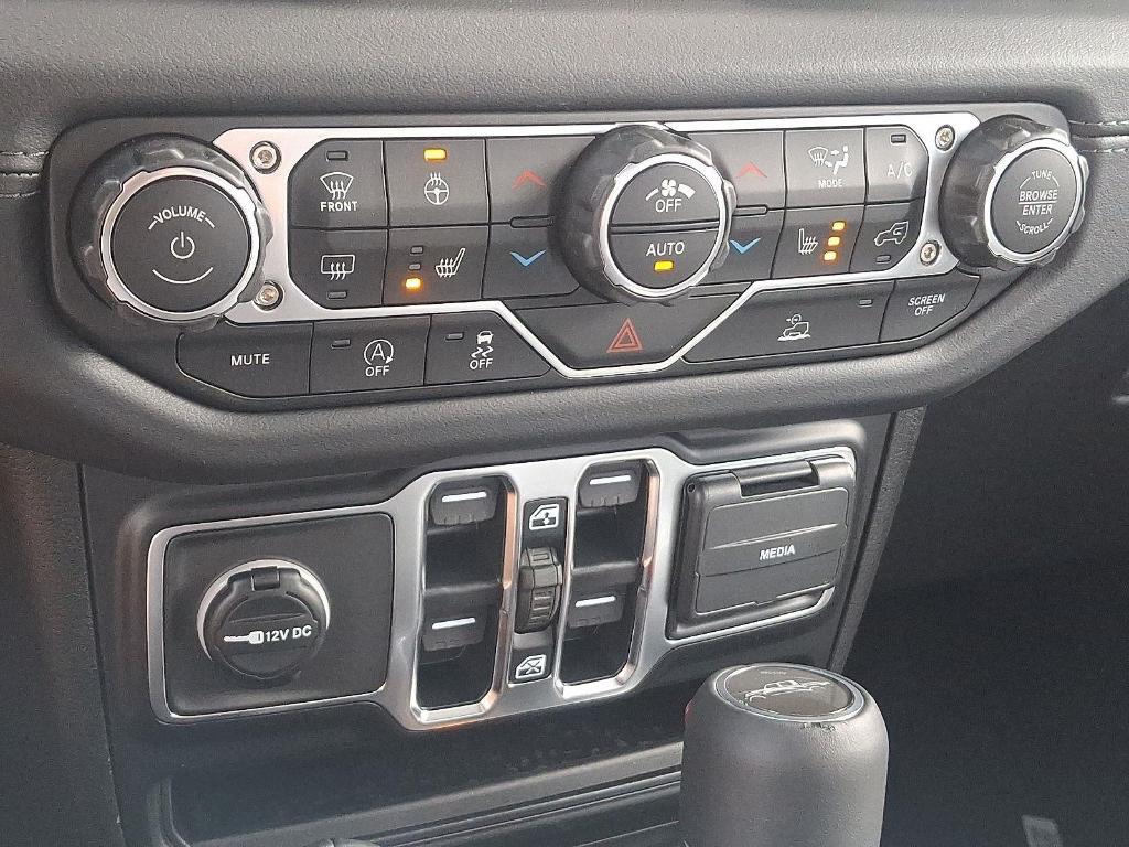 new 2025 Jeep Gladiator car, priced at $41,723