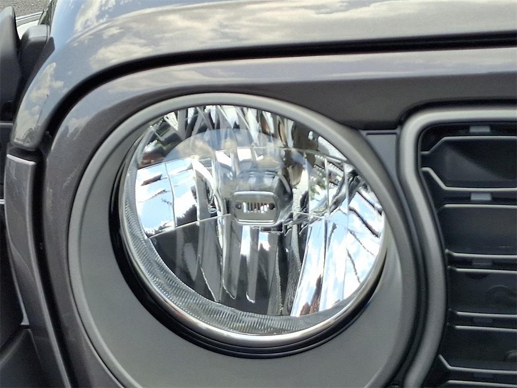 new 2025 Jeep Gladiator car, priced at $45,882