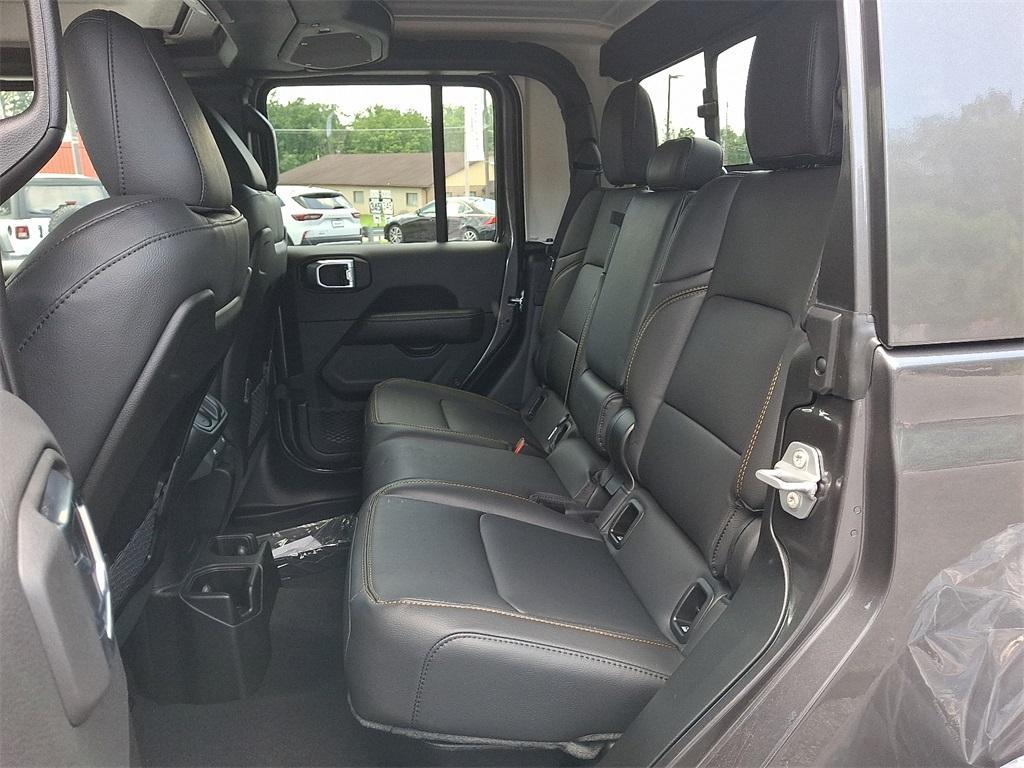 new 2025 Jeep Gladiator car, priced at $45,882