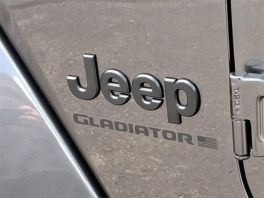 new 2025 Jeep Gladiator car, priced at $45,882